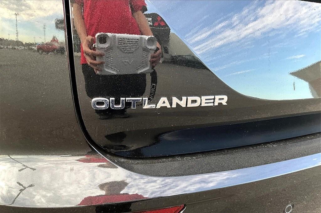 new 2025 Mitsubishi Outlander car