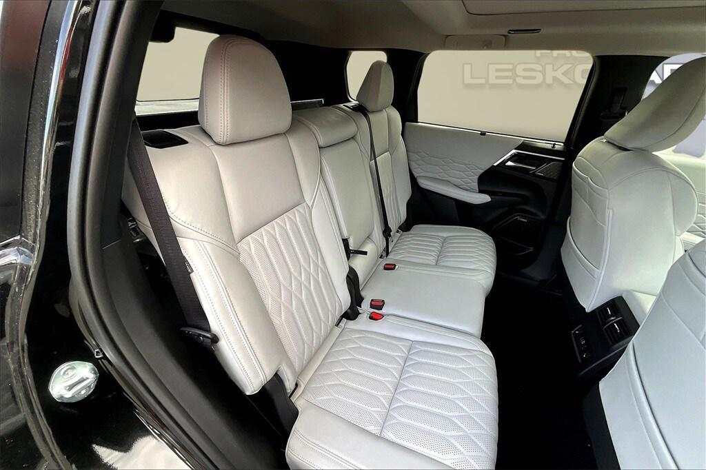 new 2025 Mitsubishi Outlander car