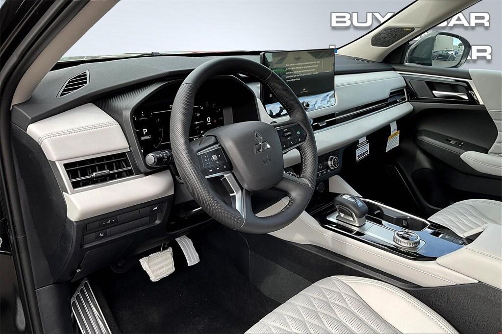 new 2025 Mitsubishi Outlander car