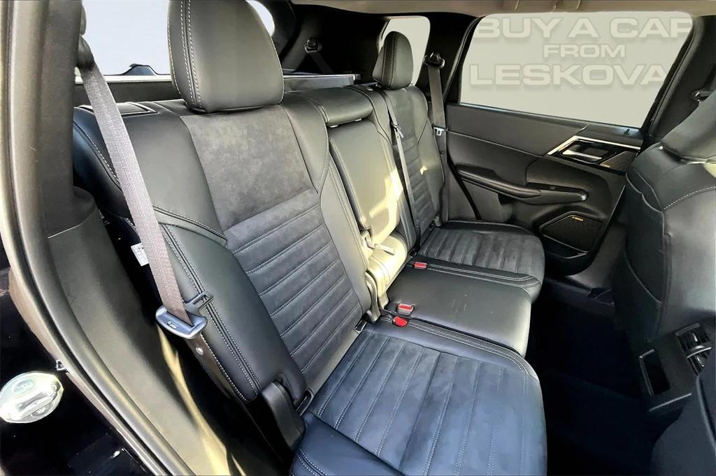 new 2025 Mitsubishi Outlander car, priced at $37,498