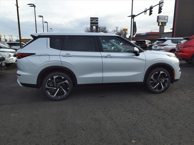 new 2024 Mitsubishi Outlander car, priced at $28,998