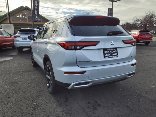 new 2024 Mitsubishi Outlander car, priced at $28,998