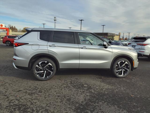 new 2024 Mitsubishi Outlander car, priced at $28,998