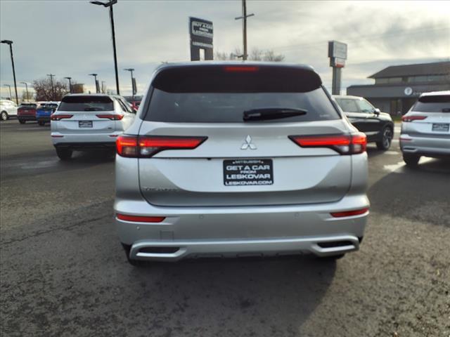 new 2024 Mitsubishi Outlander car, priced at $28,998