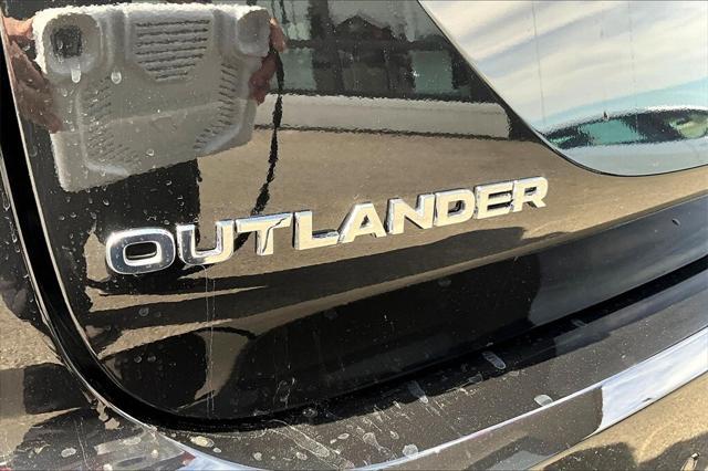 new 2025 Mitsubishi Outlander car