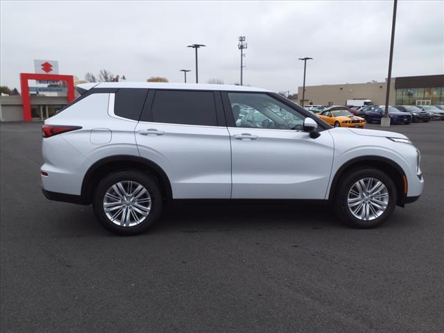 new 2024 Mitsubishi Outlander car, priced at $26,998