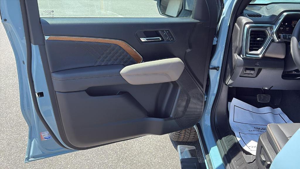 new 2025 GMC Canyon car, priced at $53,840