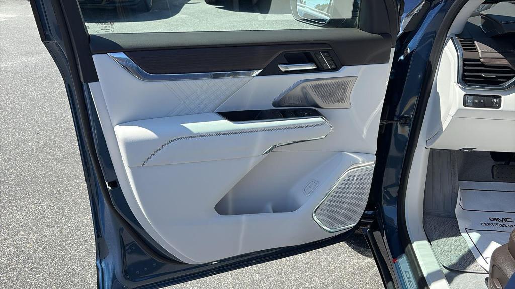 new 2025 GMC Acadia car, priced at $61,710