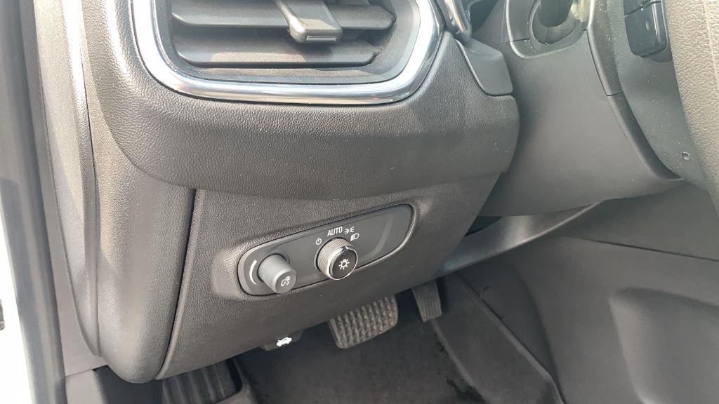 used 2021 Chevrolet Equinox car, priced at $26,895