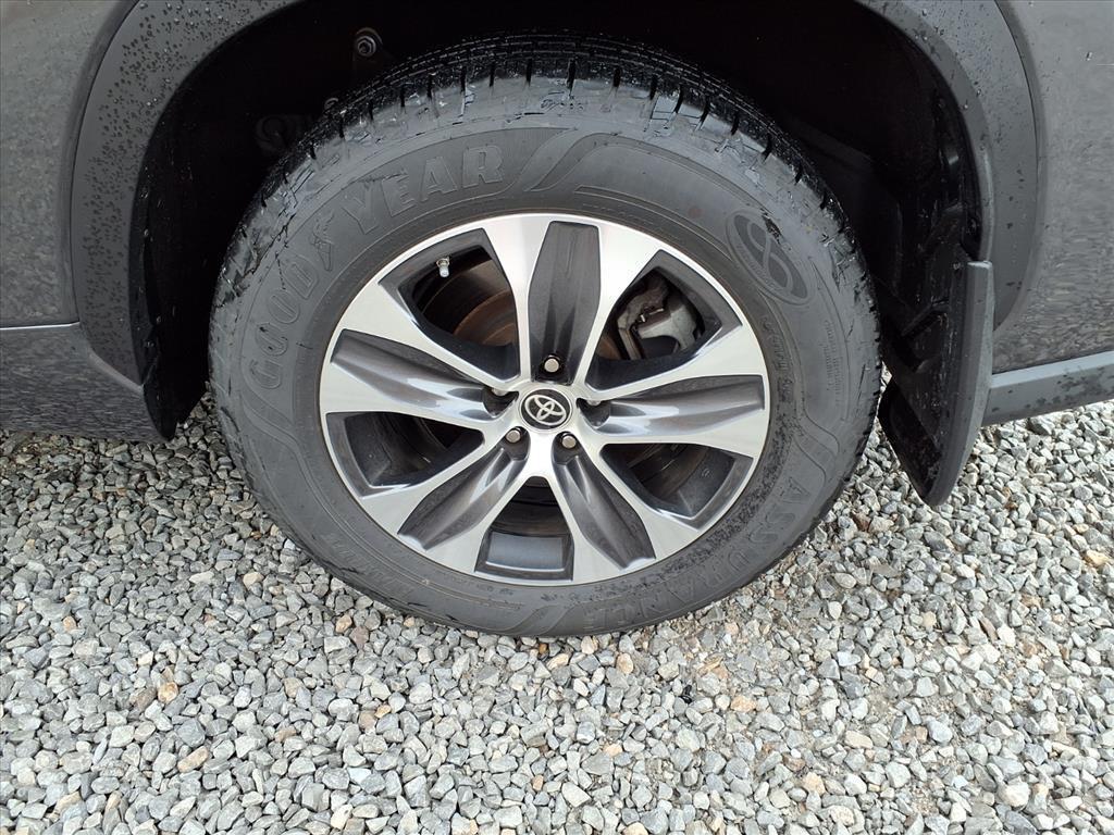 used 2023 Toyota Highlander car, priced at $31,500