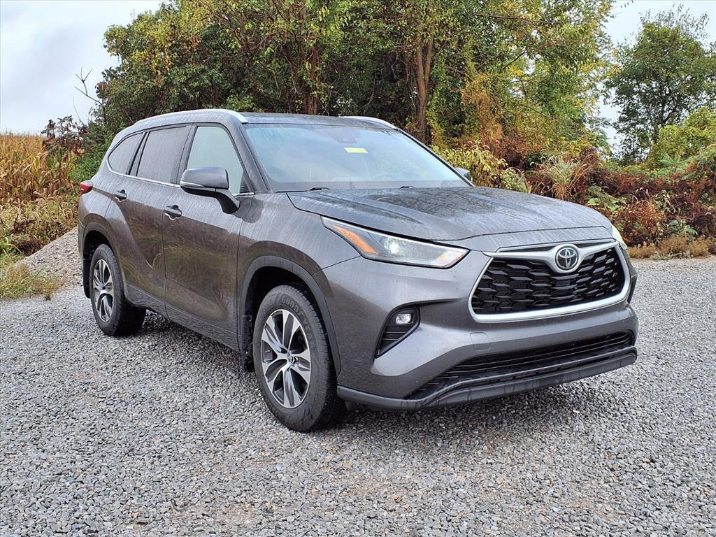 used 2023 Toyota Highlander car, priced at $31,500