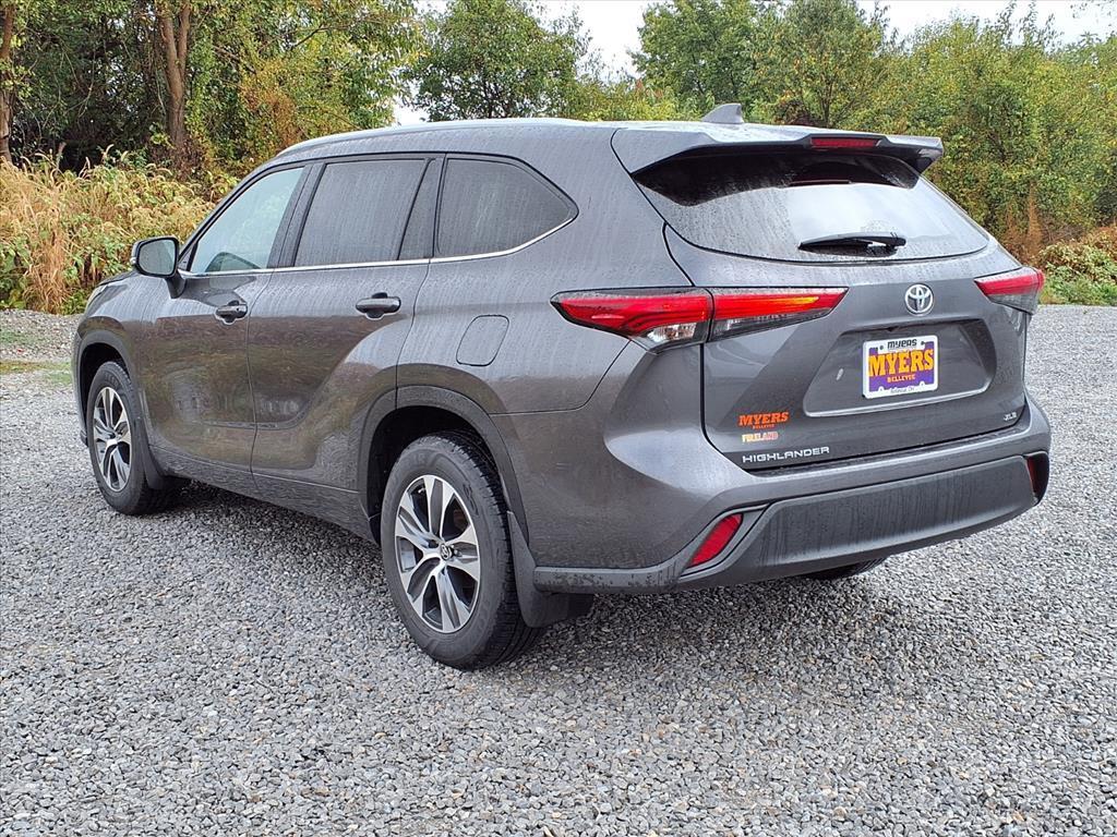 used 2023 Toyota Highlander car, priced at $31,500
