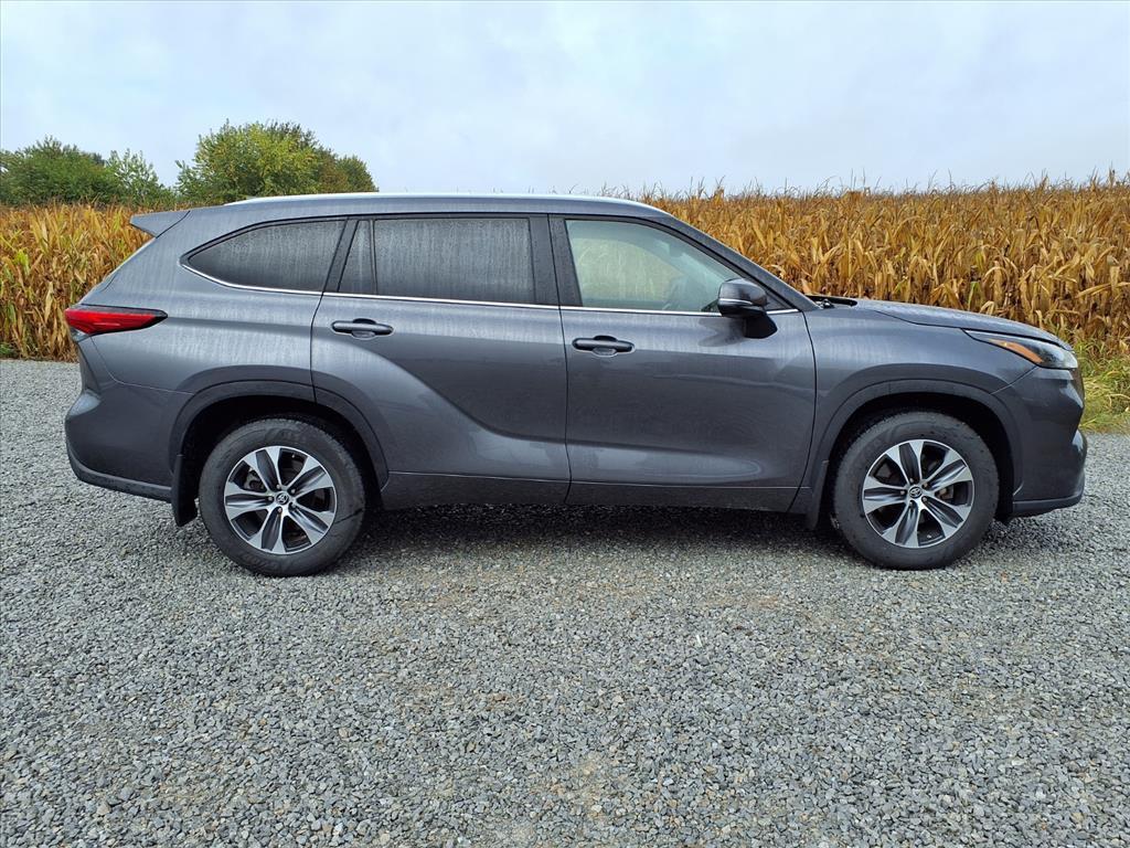 used 2023 Toyota Highlander car, priced at $31,500