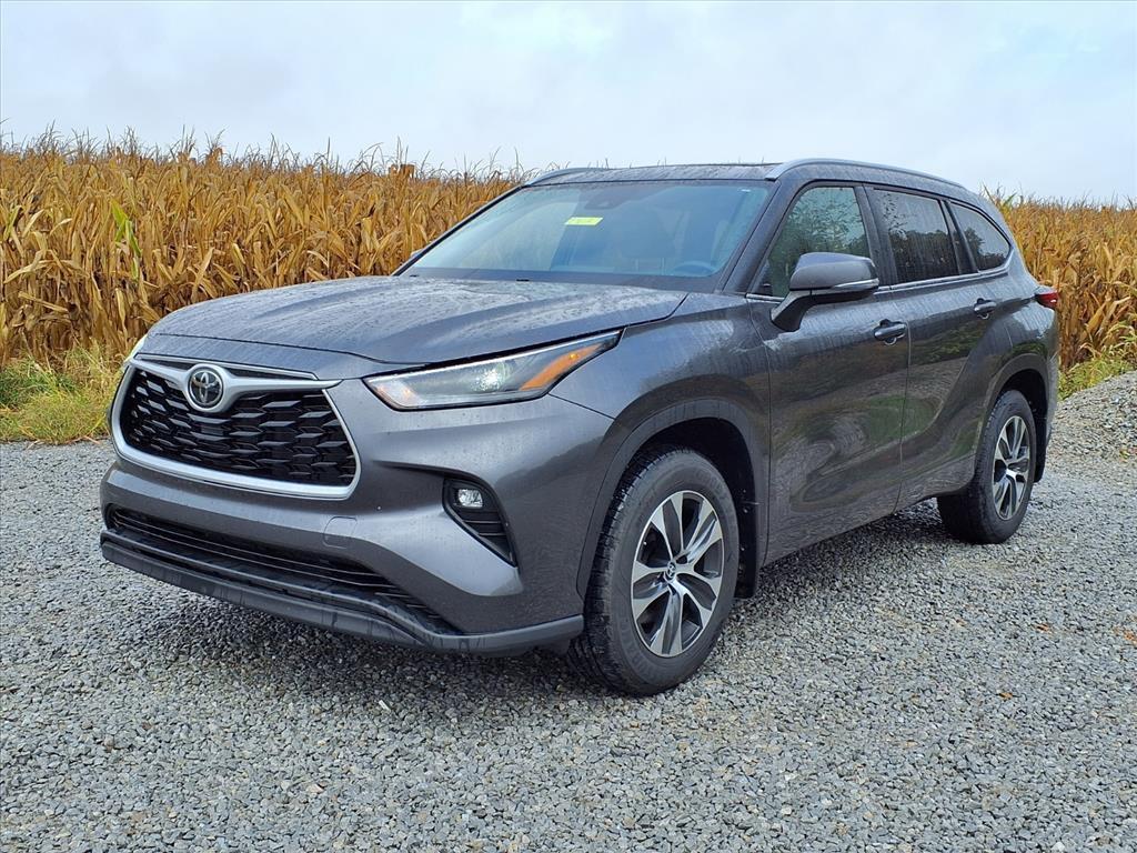 used 2023 Toyota Highlander car, priced at $31,500