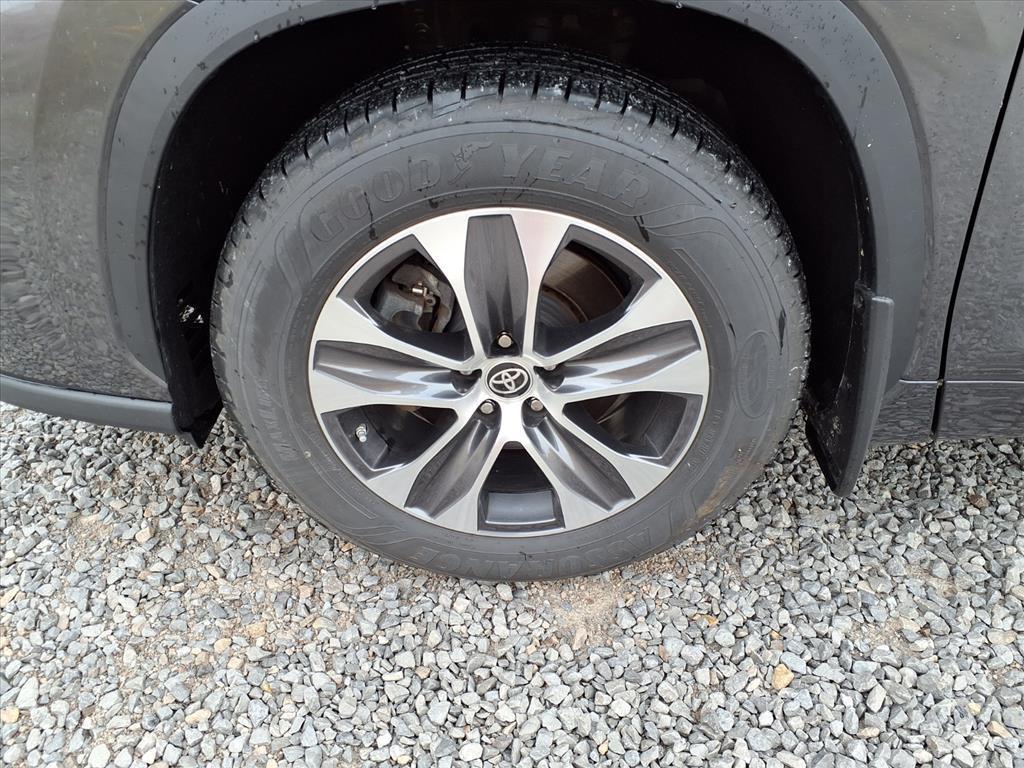 used 2023 Toyota Highlander car, priced at $31,500
