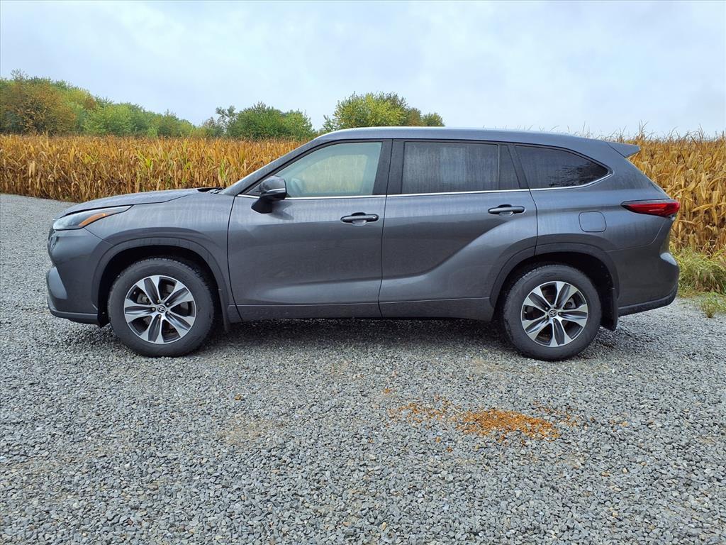 used 2023 Toyota Highlander car, priced at $31,500