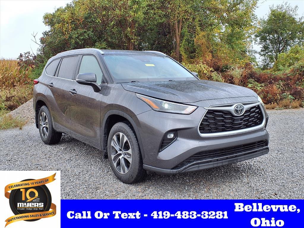 used 2023 Toyota Highlander car, priced at $31,500