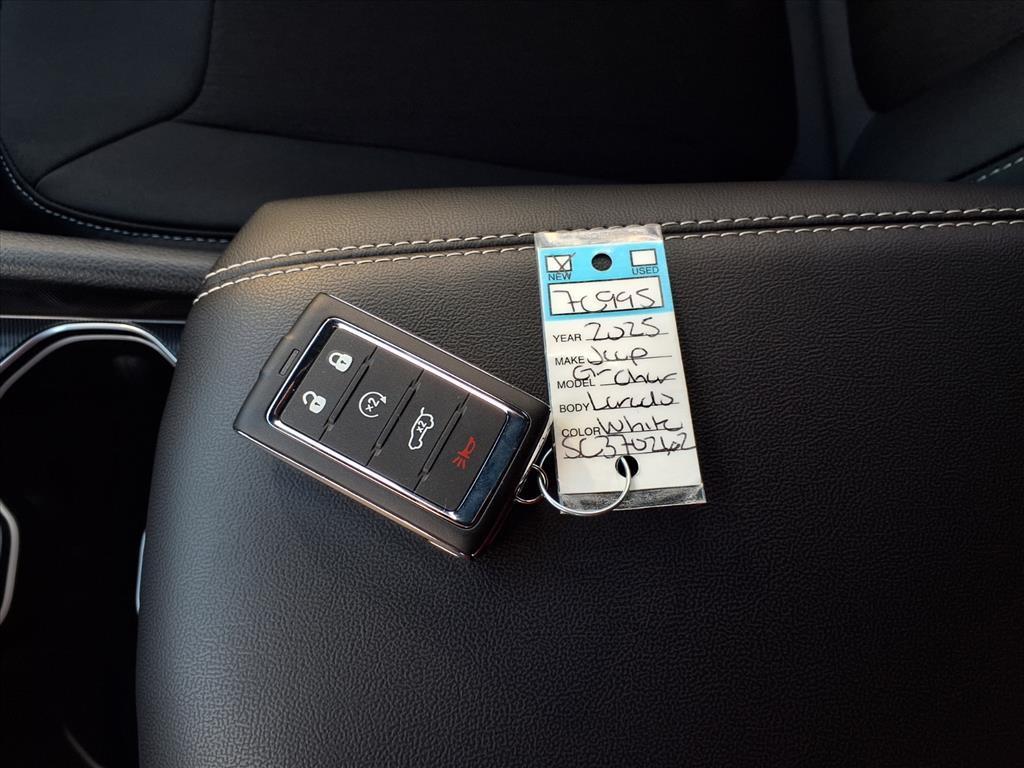 new 2025 Jeep Grand Cherokee car, priced at $37,120