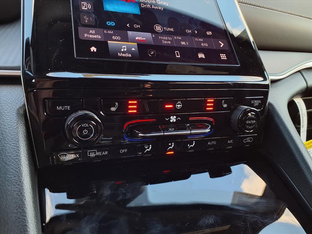 new 2025 Jeep Grand Cherokee car, priced at $37,120