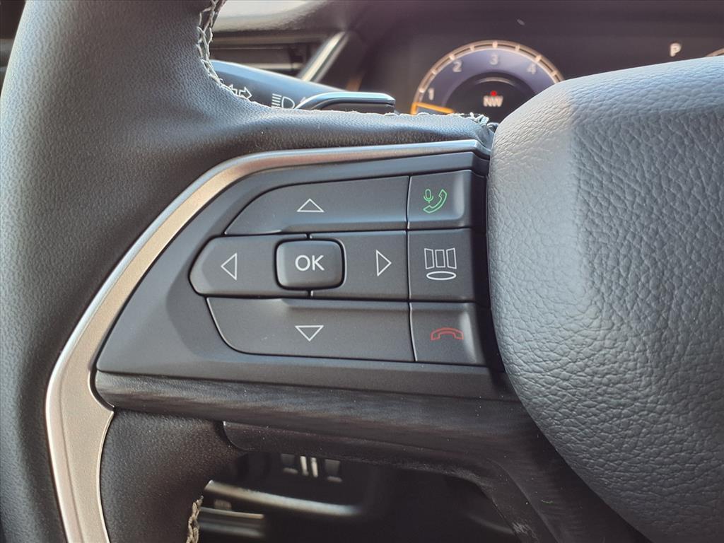 new 2025 Jeep Grand Cherokee car, priced at $37,120