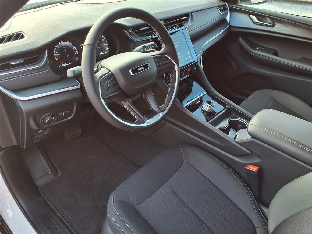 new 2025 Jeep Grand Cherokee car, priced at $37,120