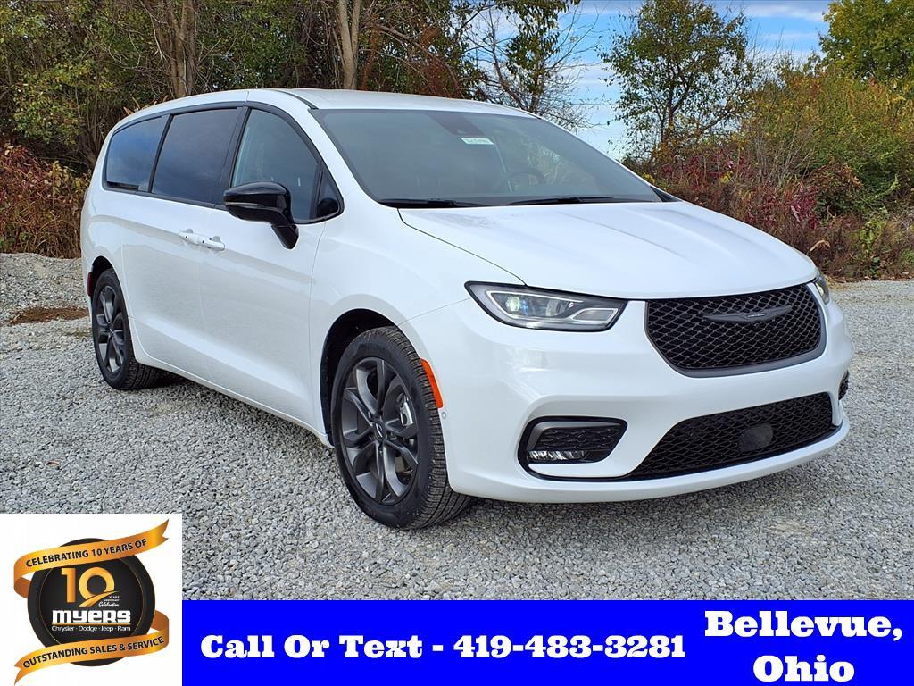 new 2026 Chrysler Pacifica car