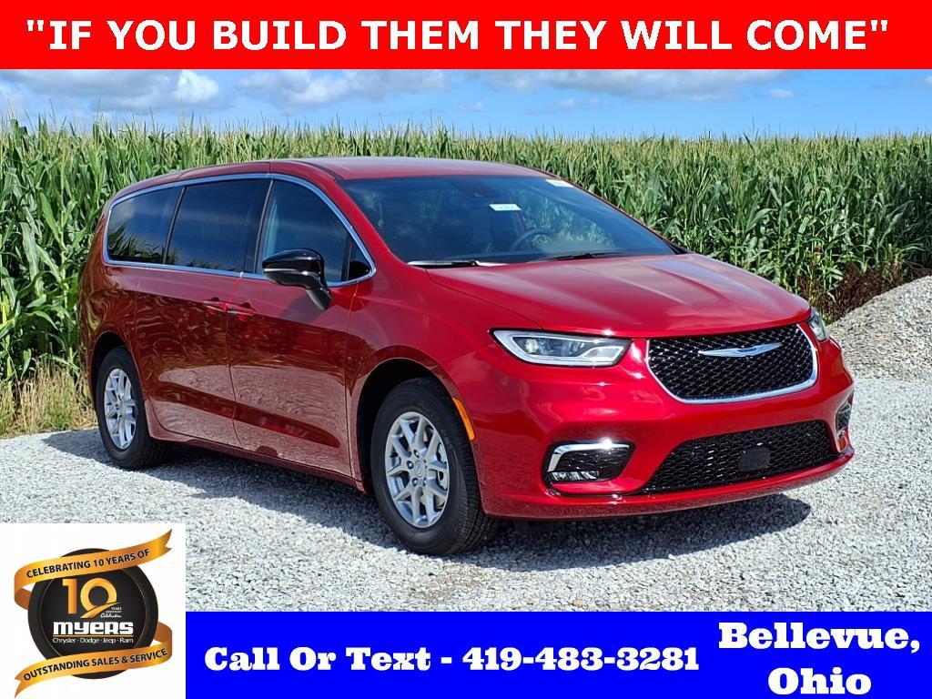 new 2025 Chrysler Pacifica car, priced at $41,723