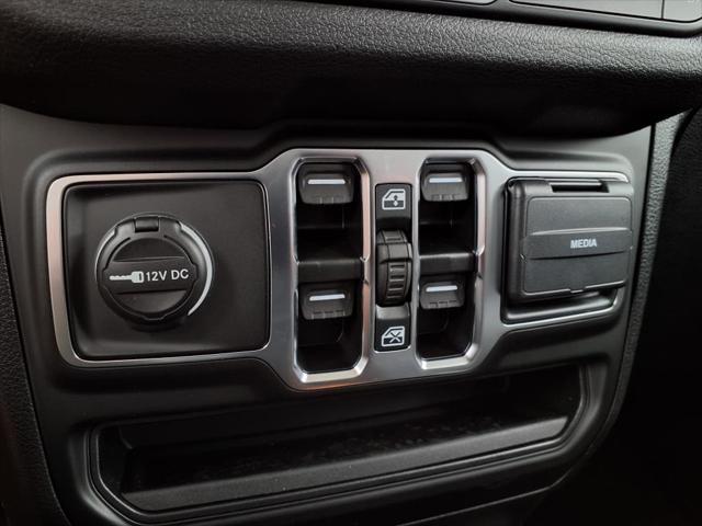 new 2025 Jeep Gladiator car, priced at $40,631