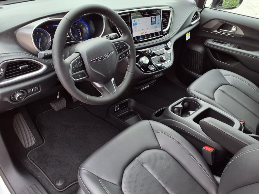 new 2025 Chrysler Pacifica car, priced at $39,727