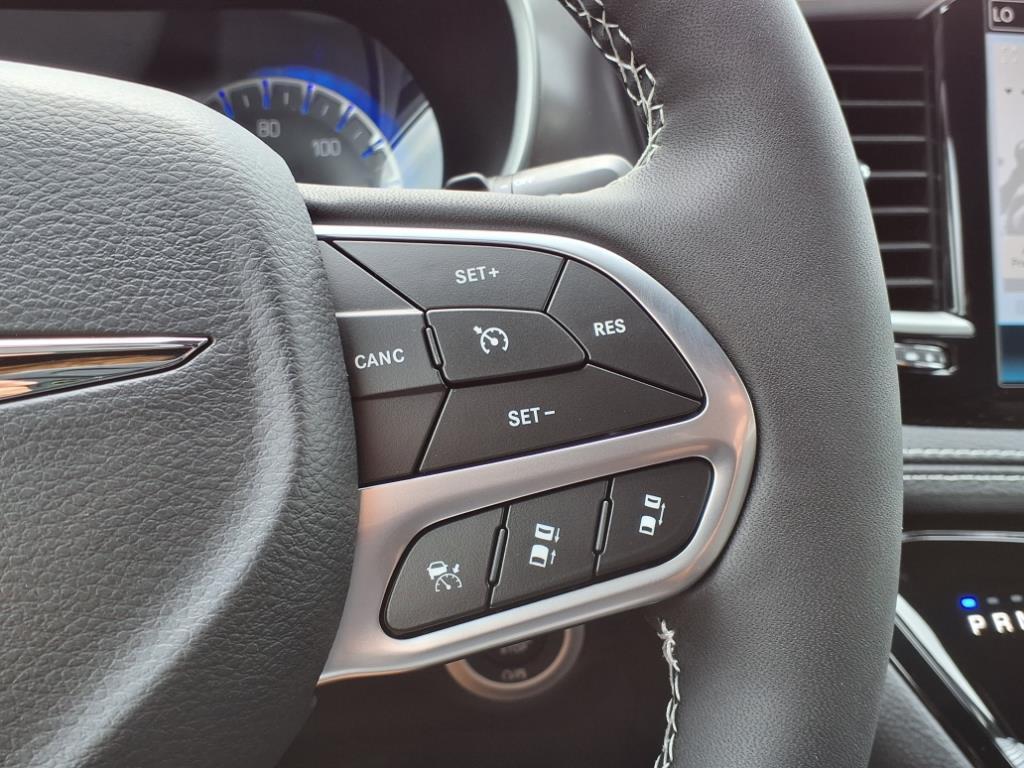 new 2025 Chrysler Pacifica car, priced at $39,727