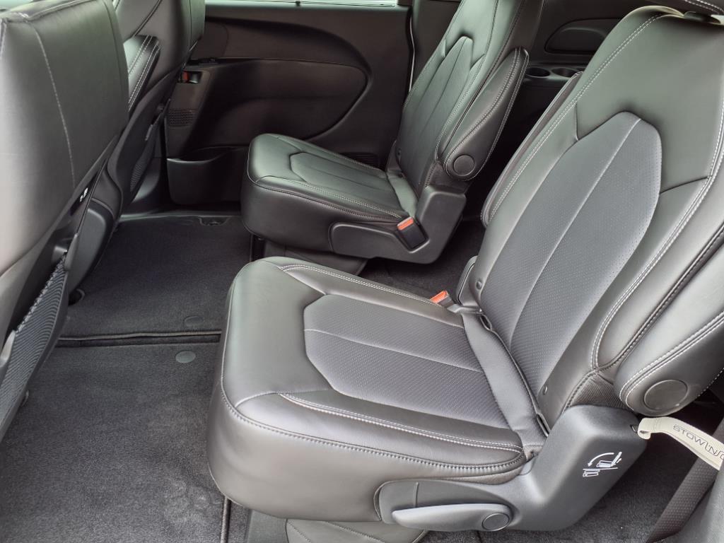 new 2025 Chrysler Pacifica car, priced at $39,727