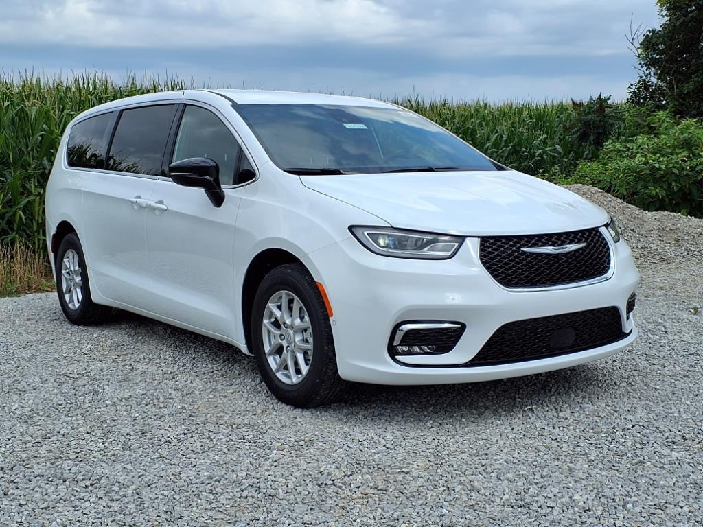 new 2025 Chrysler Pacifica car, priced at $39,727