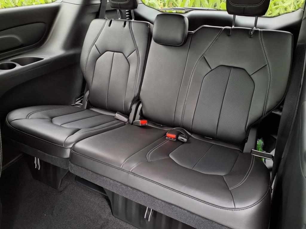 new 2025 Chrysler Pacifica car, priced at $39,727