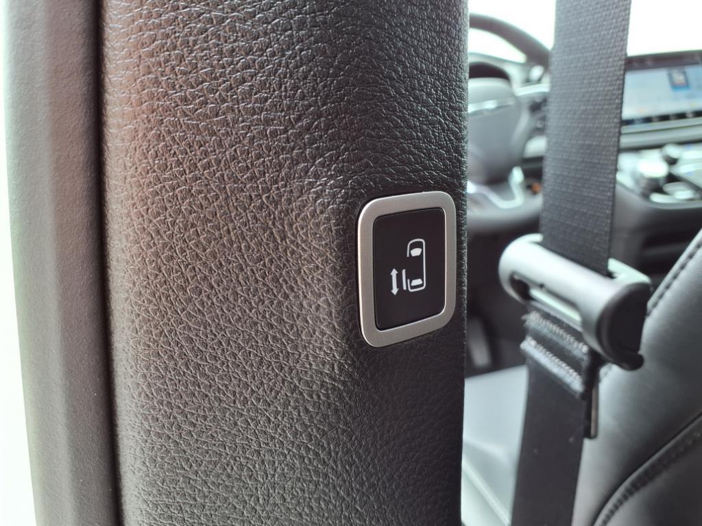 new 2025 Chrysler Pacifica car, priced at $39,727