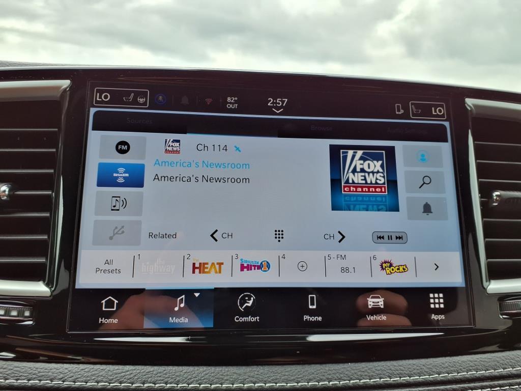 new 2025 Chrysler Pacifica car, priced at $39,727