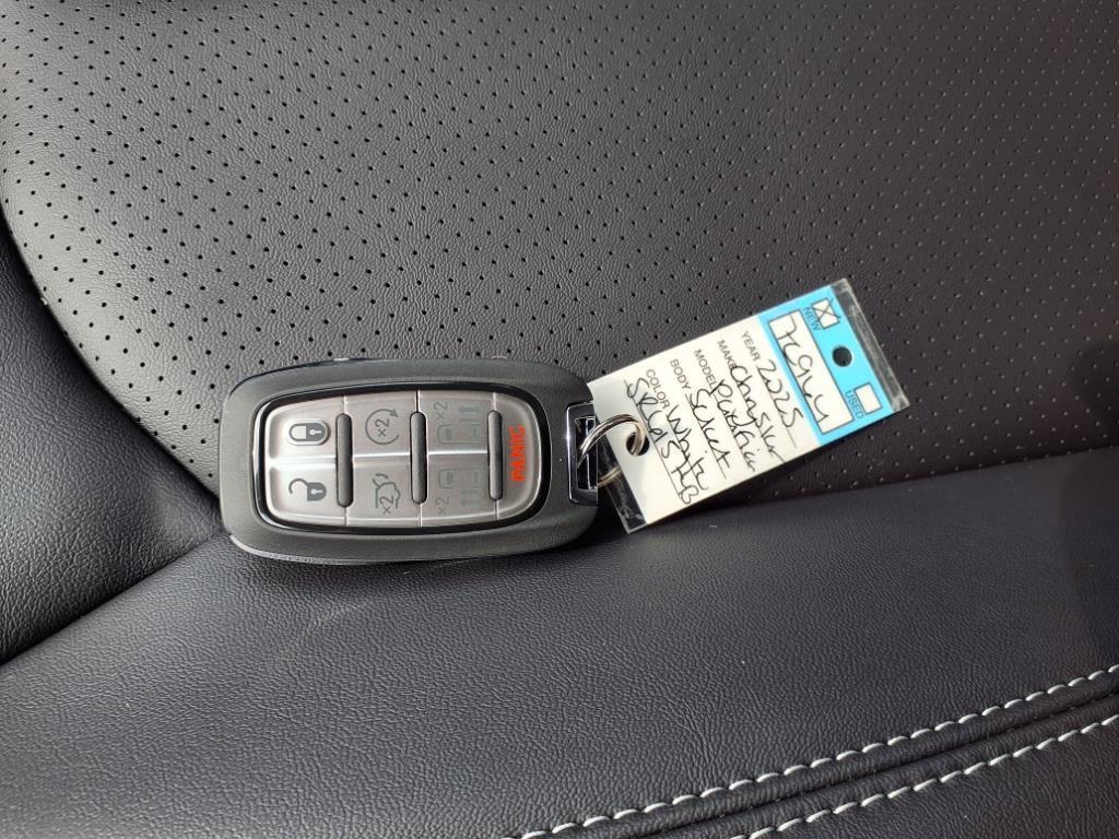 new 2025 Chrysler Pacifica car, priced at $39,727