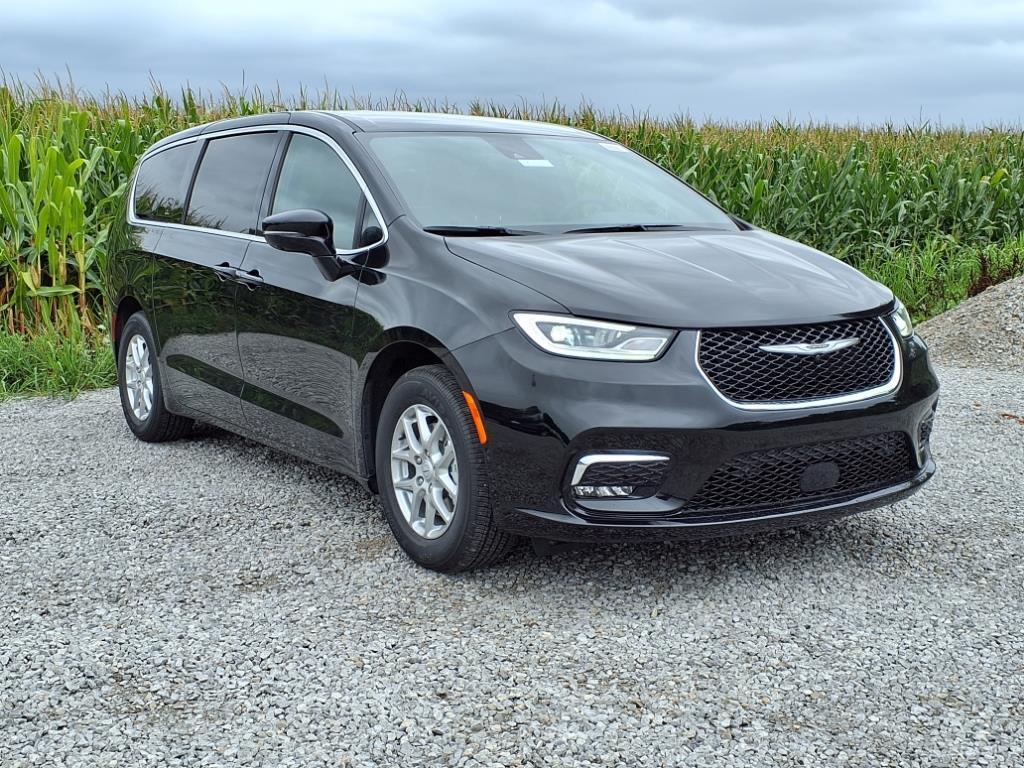 new 2026 Chrysler Pacifica car, priced at $42,438