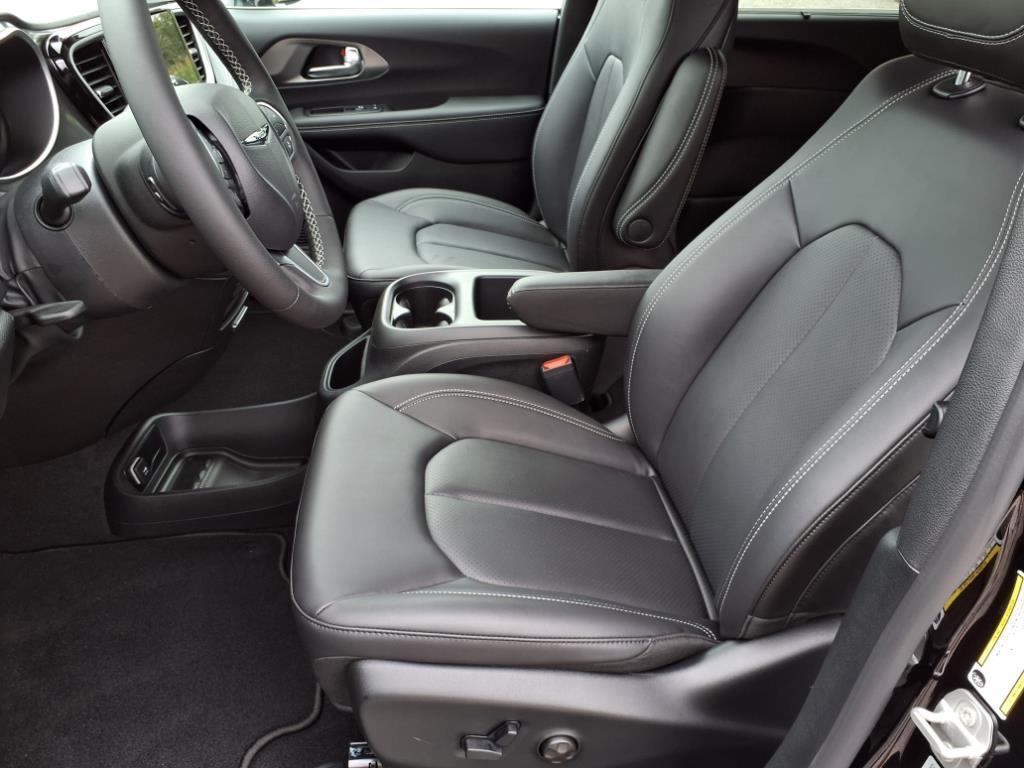 new 2026 Chrysler Pacifica car, priced at $42,438