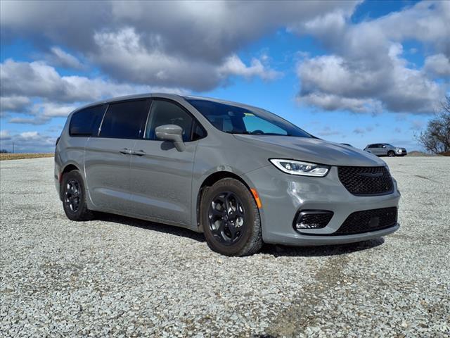 used 2022 Chrysler Pacifica Hybrid car, priced at $25,994