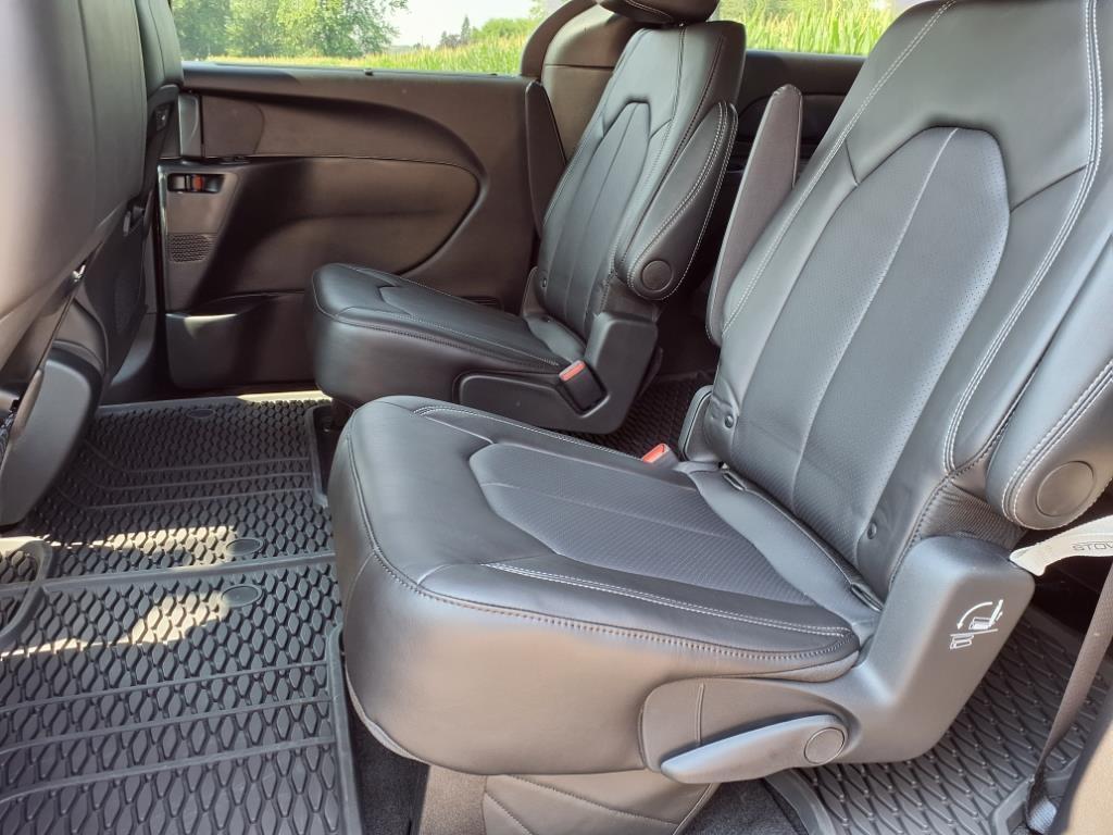 new 2025 Chrysler Pacifica car, priced at $41,906