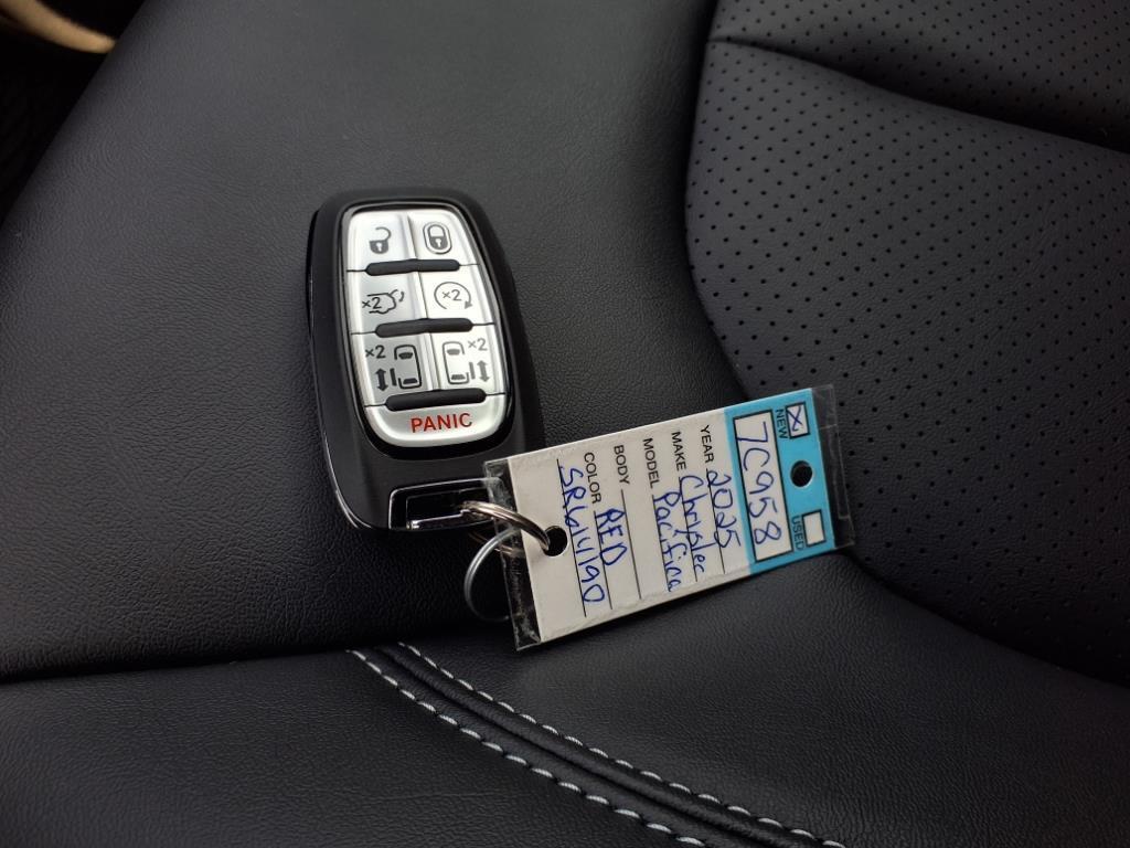 new 2025 Chrysler Pacifica car, priced at $41,906