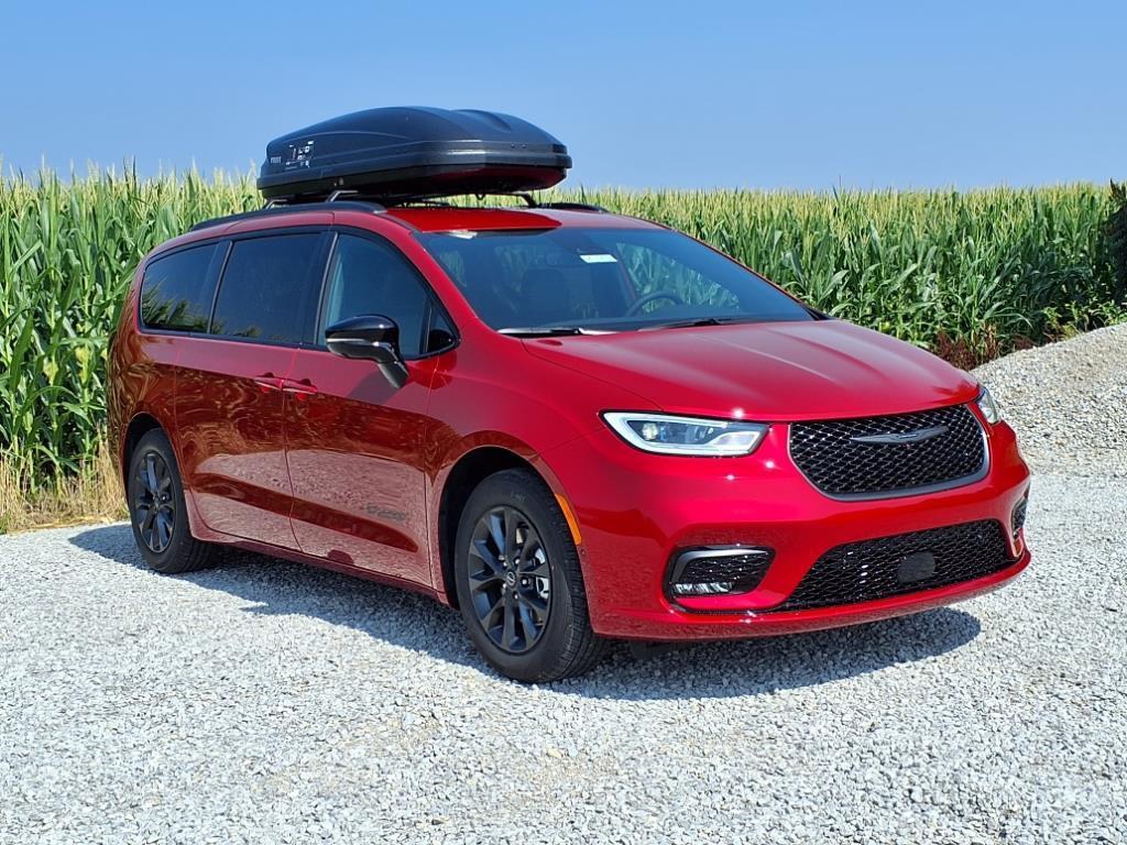 new 2025 Chrysler Pacifica car, priced at $41,906