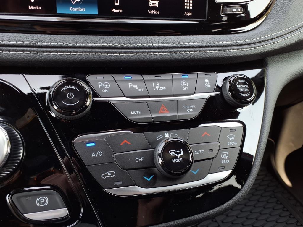 new 2025 Chrysler Pacifica car, priced at $41,906