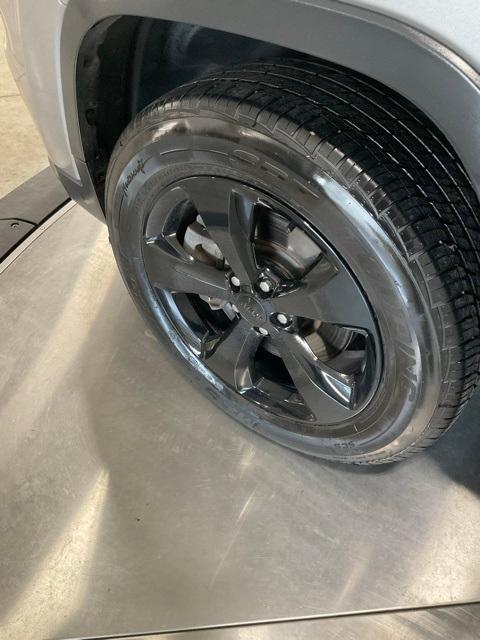 used 2019 Jeep Cherokee car, priced at $14,288