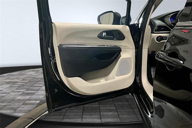 used 2023 Chrysler Pacifica car, priced at $25,250