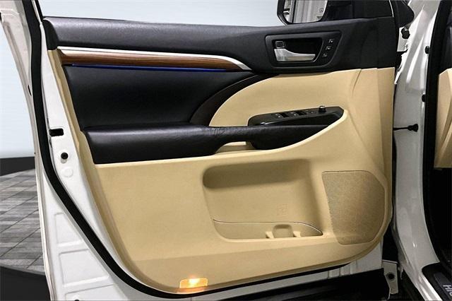 used 2017 Toyota Highlander car, priced at $25,122