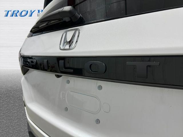 new 2025 Honda Pilot car, priced at $51,305