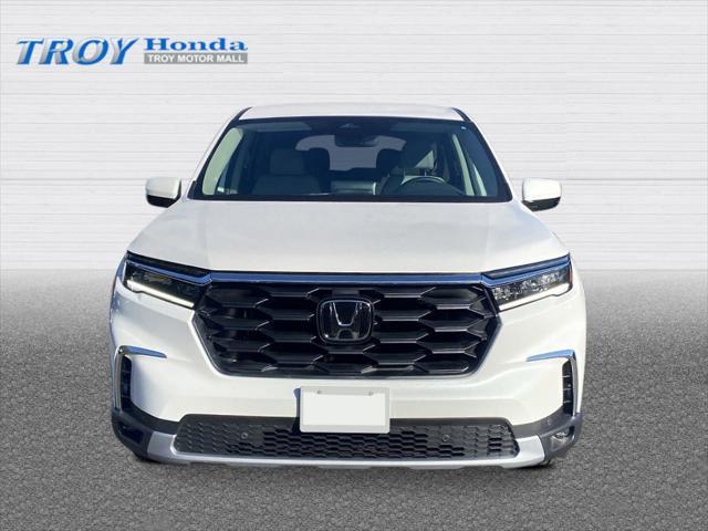 new 2025 Honda Pilot car, priced at $48,900