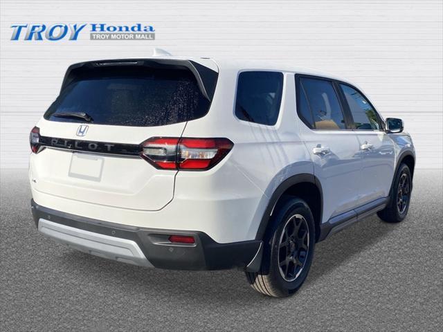 new 2025 Honda Pilot car, priced at $48,950