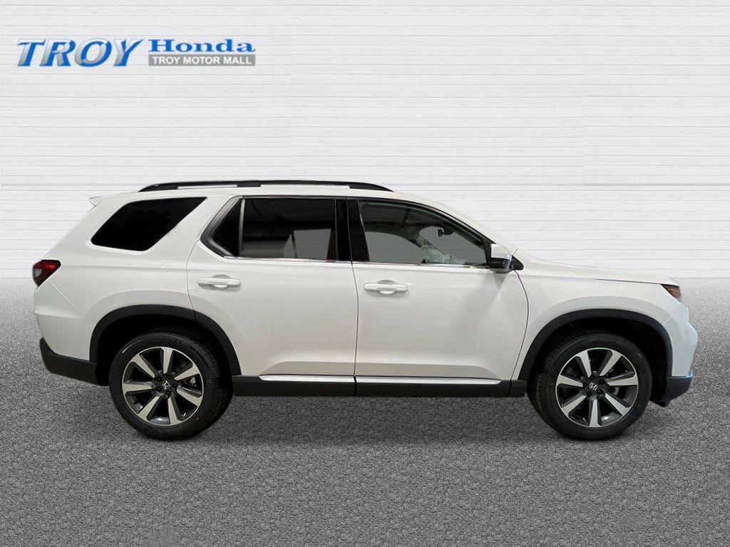 new 2025 Honda Pilot car, priced at $50,550